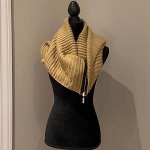 Zippered scarf